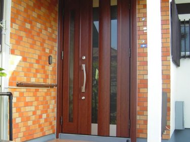 玄関リフォーム後