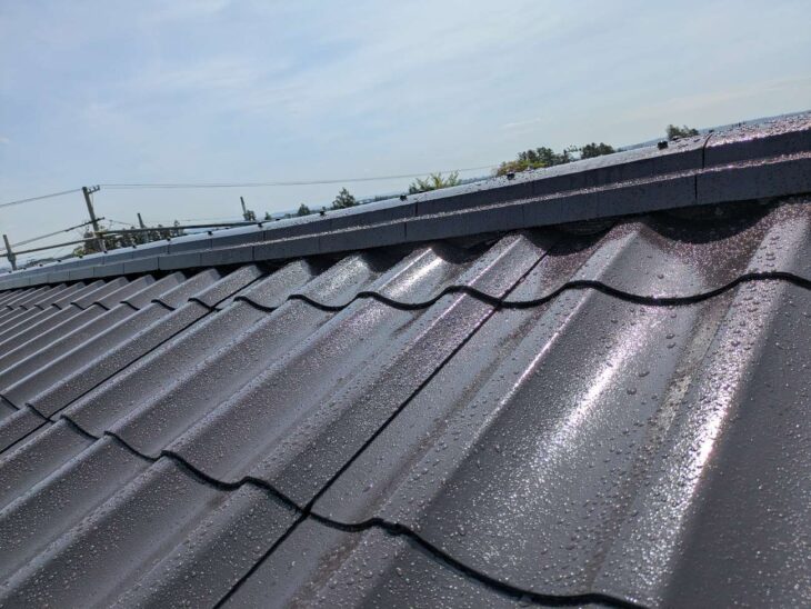 傷んだ瓦も雨漏りも完全解決。屋根・外壁の同時塗装で安心の住まいへ